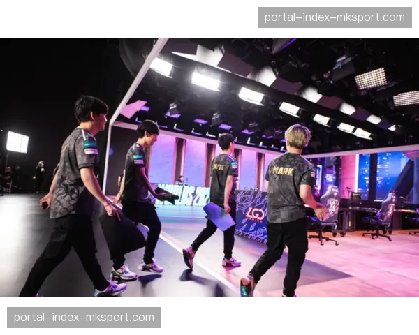 卫冕冠军纽约自由人续约斯图尔特与约内斯库,组建历史级前场阵容 卫冕冠军纽约自由人续约斯图尔特与约内斯库,组建历史级前场阵容